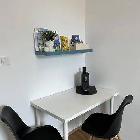 Studio-apartment In Zentraler Lage
