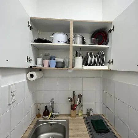 Studio-apartment In Zentraler Lage Lejlighed