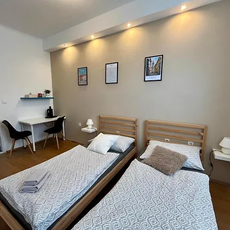 Studio-apartment In Zentraler Lage Apartman *